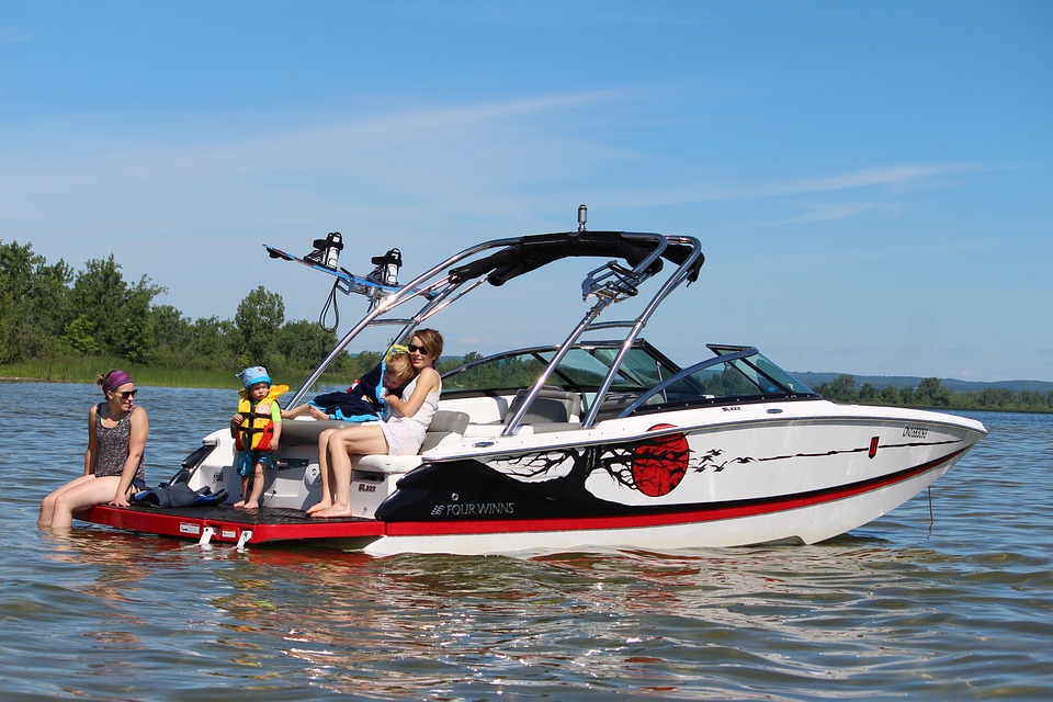 5 Boating Etiquette Guidelines to Follow – Riviera Dunes Marina